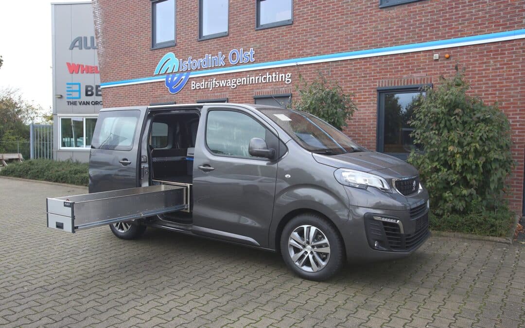 Peugeot Expert met dubbele schuifdeur voor dierenarts